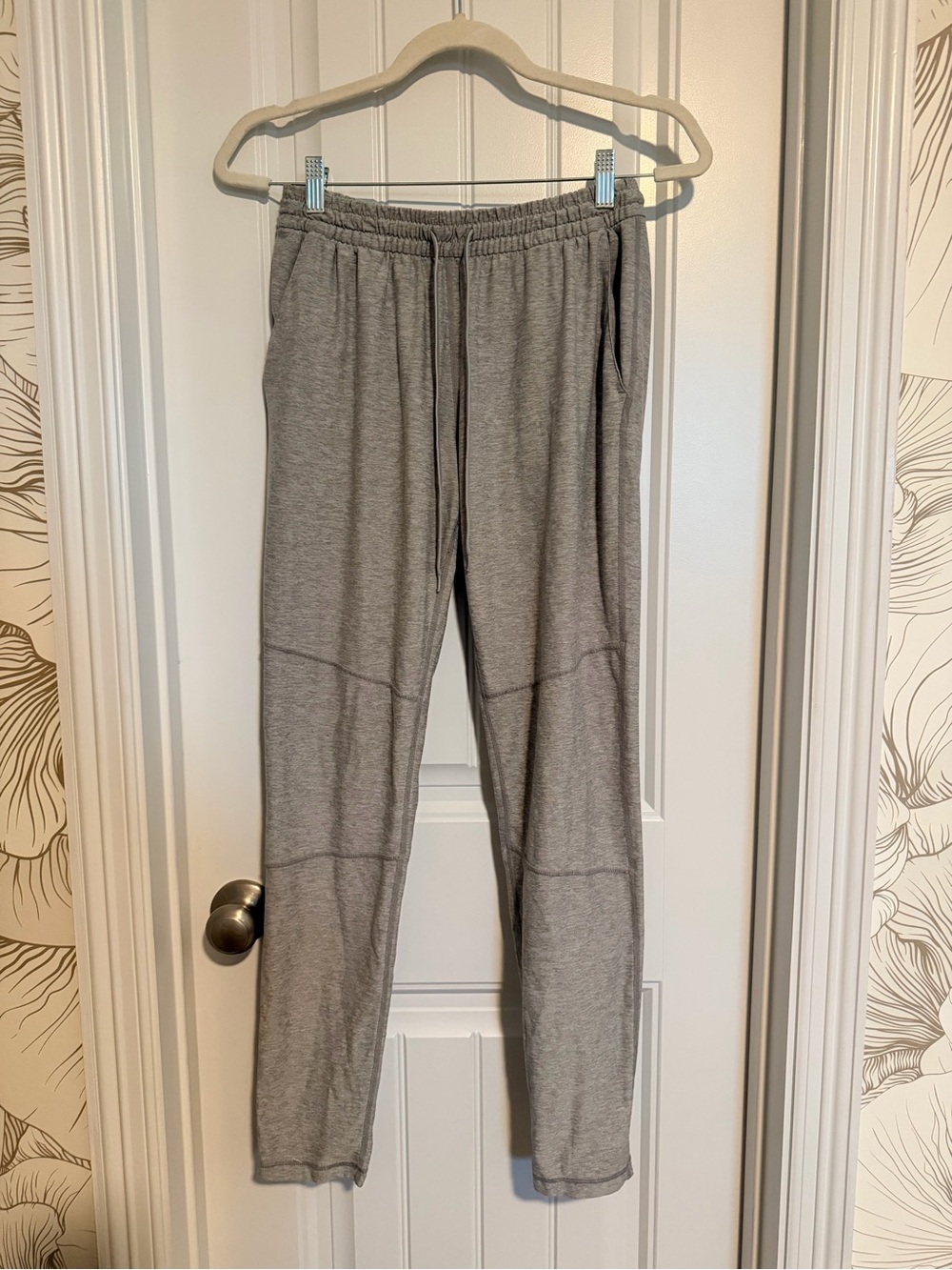 Outdoor Voices RARE cloudknit jogger sweatpants in light grey size small